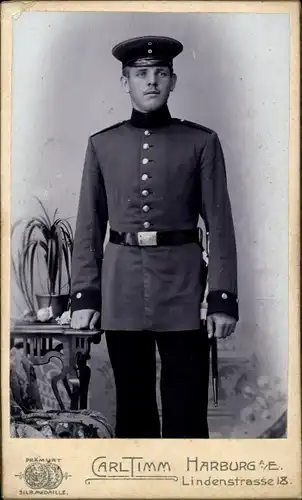 CdV Hamburg Harburg, deutscher Soldat in Uniform, Standportrait