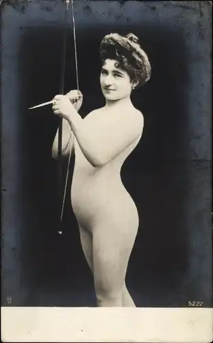 Ak Stehender Frauenakt, Ganzkörperanzug, Bogen, Pfeil