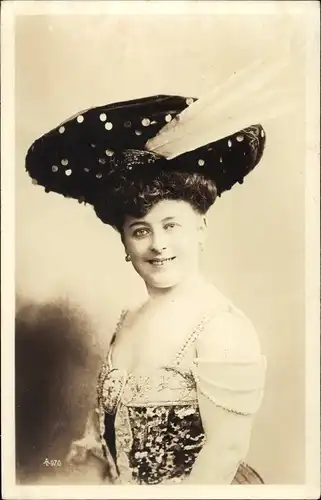 Ak Portrait einer Frau mit Hut