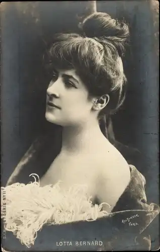 Ak Schauspielerin Lotta Bernard, Portrait, Steckfrisur, Feder