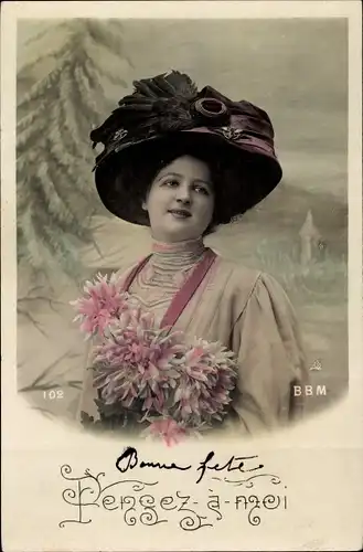 Ak Portrait einer Frau mit Hut und Blumen