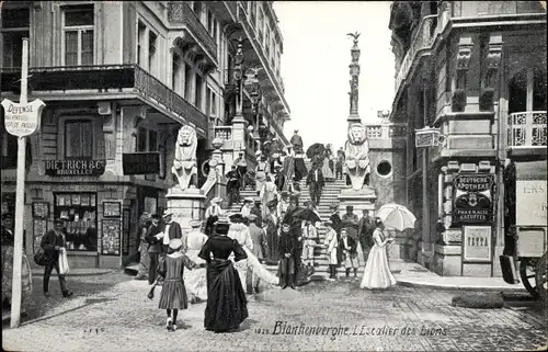 Ak Blankenberghe Westflandern Belgien, Blick auf die Löwentreppe, Passanten