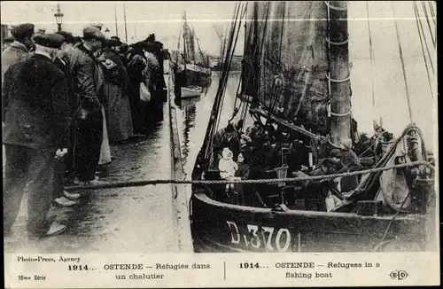 Ak Ostende Westflandern, Réfugiés dans un chalutier