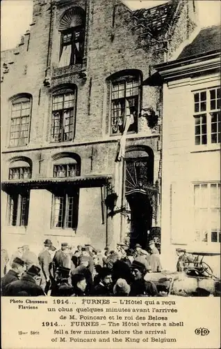 Ak Furnes Westflandern, Hôtel qui a recu un obus quelques minutes avant l'arrivée de le roi, gens