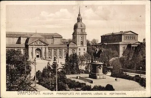 Ak Darmstadt in Hessen, Museum, Paradeplatz mit Denkmal Ludwig IV., Hoftheater