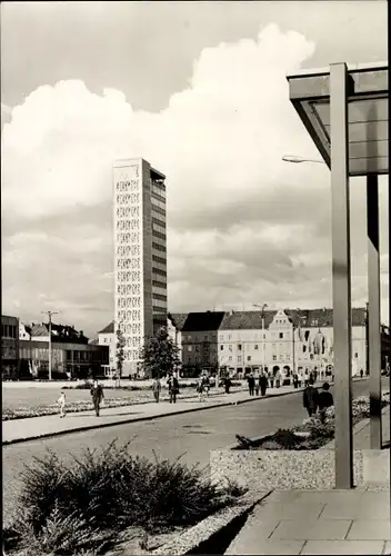 Ak Neubrandenburg in Mecklenburg, Karl Marx Platz mit Turmhochhaus