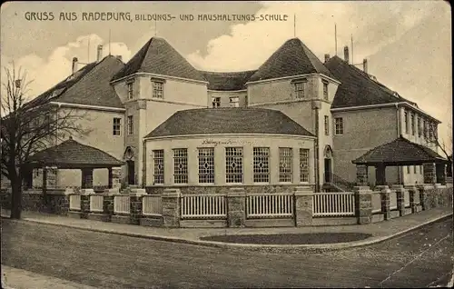 Ak Radeburg in Sachsen, Bildungs- und Haushaltungsschule