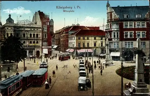 Ak Kaliningrad Königsberg Ostpreußen, Schlossplatz, Denkmal, Straßenbahnen