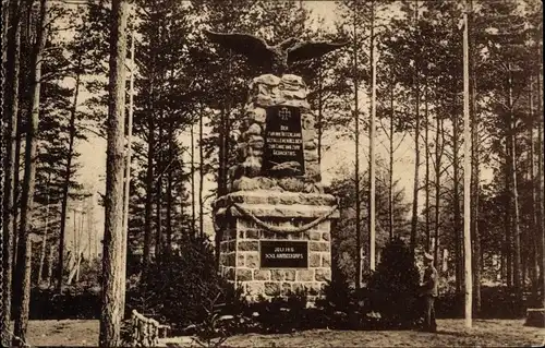 Ak Kobylnik Westpreußen, Denkmal der gefallenen Helden des 21 AK auf dem Ehrenfriedhof