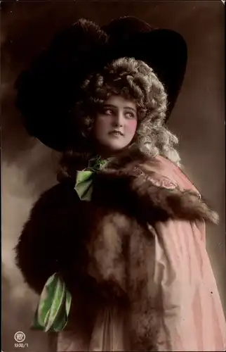 Ak Portrait einer Frau mit Hut und Pelzstola