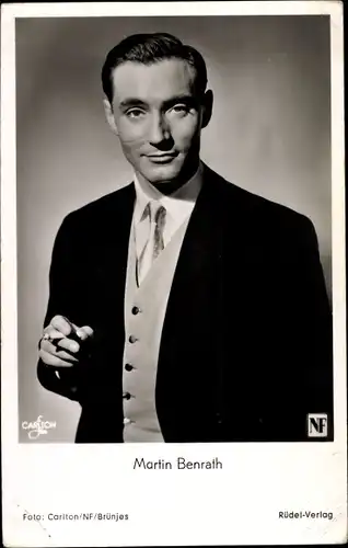 Ak Schauspieler Martin Benrath, Portrait, Zigarette