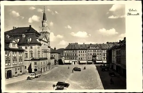 Ak Löbau in Sachsen, Altmarkt mit Rathaus, Geschäftshäuser, Lieferwagen