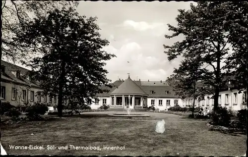 Ak Wanne Eickel Herne im Ruhrgebiet, Sol- und Thermalbad, Innenhof