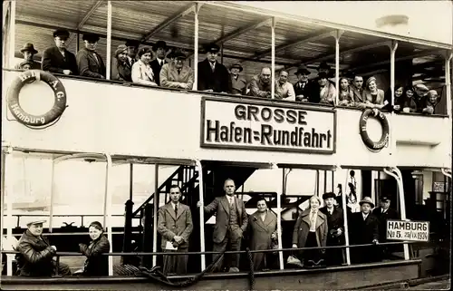 Foto Ak Hamburg, Große Hafen-Rundfahrt, Passagiere