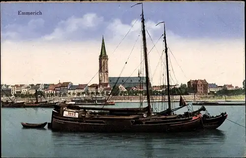 Ak Emmerich am Niederrhein, Segelschiff im Rhein, Blick zum Ort, Kirche