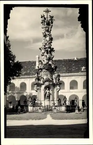 Foto Ak Baden bei Wien in Niederösterreich, Heiligenkreuz Stiftshof