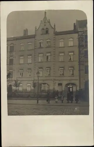 Foto Ak Weinböhla in Sachsen, Wohnhaus, Kinder