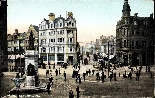 Ak Kingston upon Hull Yorkshire, Victoria Square, Denkmal, Geschäftshäuser, Straßenbahnen