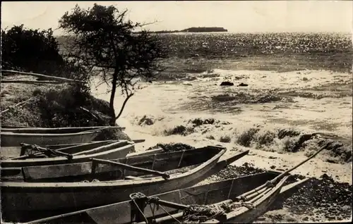 Ak Dakar Senegal, Pirogues au repos et Goree