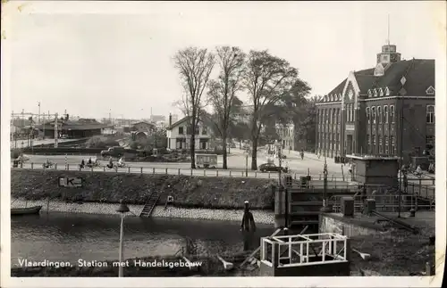 Ak Vlaardingen Südholland, Station met Handelsgebouw