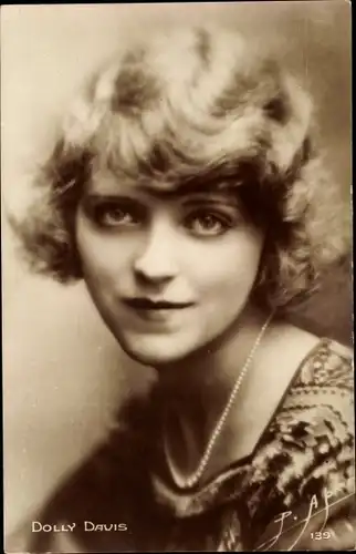 Ak Schauspielerin Dolly Davis, Portrait