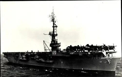Foto Ak US Amerikanisches Kriegsschiff, 120, Flugzeugträger