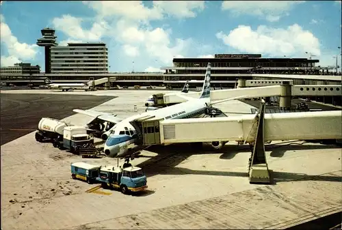 Ak Amsterdam, Internationaler Flughafen Schiphol, Flugzeug Royal Dutch Airlines, Tankwagen