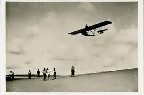 Sammelbild Helden der Luft Serie G Bild 151 Segelflugzeug über den Dünen von Rositten