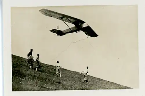 Sammelbild Helden der Luft Serie G Bild 165 Ein Falke fliegt