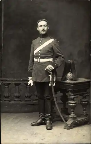 Foto Ak Würzburg am Main Unterfranken, Deutscher Soldat in Uniform, Säbel