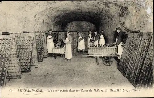 Ak Marne, Mise sur pointe dans les Caves, Mumm & Cie.