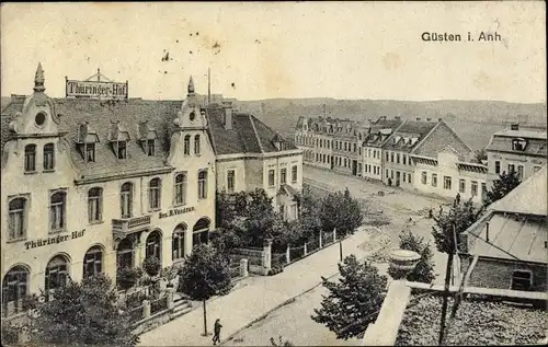 Ak Güsten in Anhalt, Hotel Thüringer Hof, Blick auf den Ort