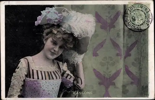 Ak Schauspielerin Bascone mit Federhut