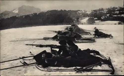 Ak Section de mitrailleuses sur skis en batterie, Französische Soldaten