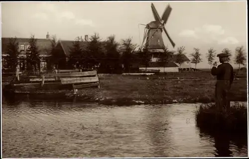 Foto Ak Oude schilderachtige Molens, Windmühle, Flusspartie