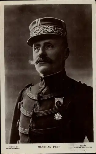 Ak Marshal Foch, Portrait in Uniform, Heerführer