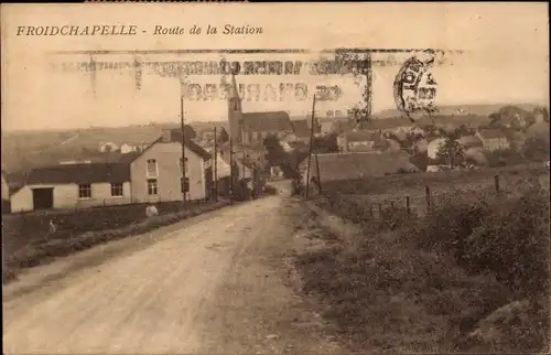 Ak Froidchapelle Wallonien Hennegau, Route de la Station, Kirche