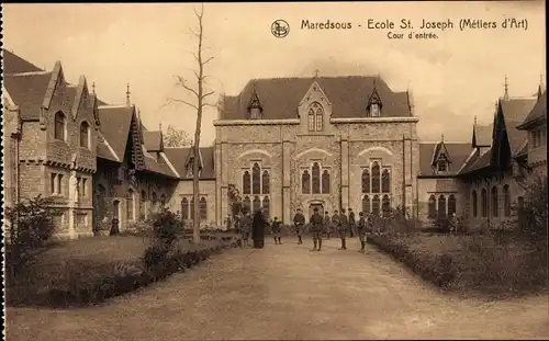 Ak Anhée Wallonien Namur, Abbaye de Maredsous, Ecole St. Joseph, Metiers d'Art, Cour d'entree