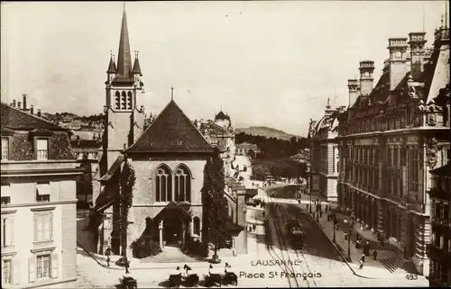 Ak Lausanne Kt. Waadt Schweiz, Place St Francois, Straßenpartie, Kirche