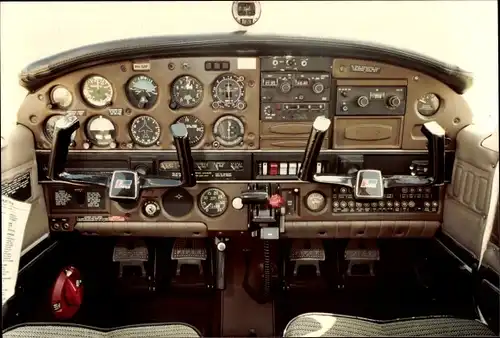 Foto Blick in ein Cockpit, Flugzeug, Innenansicht