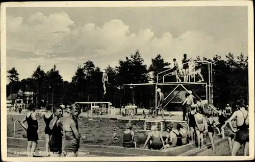 Ak Apeldoorn Gelderland, Boschbad, Diepe bassin, Sprungturm, Badegäste