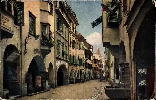 Ak Meran Merano Südtirol, Via dei Portici, Straßenpartie, Wohnhäuser, Geschäfte