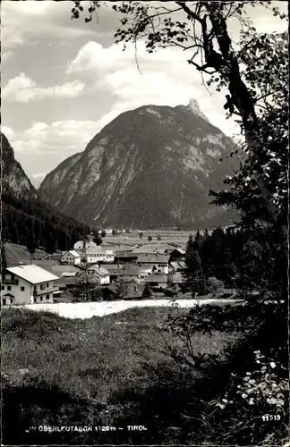 Ak Leutasch in Tirol, Panorama mit Oberleutasch und Berg