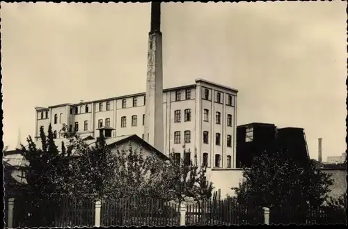 Foto Ak Kraftsdorf in Thüringen, Fabrik, Außenansicht, Schornstein