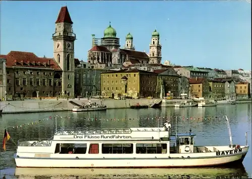 Ak Passau in Niederbayern, Rathausplatz mit Anlegestelle der Drei-Flüsse-Rundfahrten, MS Bayern