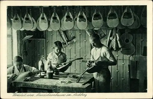 Ak Aschberg Klingenthal im Vogtland Sachsen, Werkstatt eines Mandolinenbauers