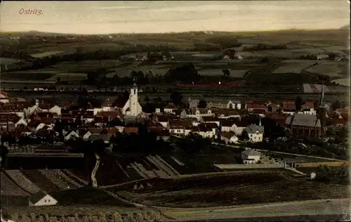 Ak Ostritz in der Oberlausitz, Gesamtansicht, Kirche