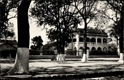 Ak Thies Senegal, Straßenpartie, Villa