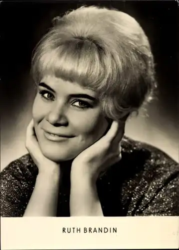 Ak Schauspielerin Ruth Brandin, Portrait