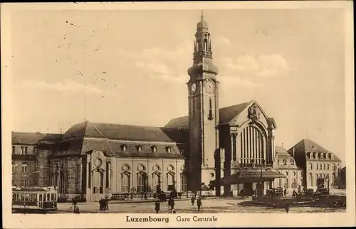 Ak Luxemburg, Gare centrale, Blick auf den Bahnhof, Straßenseite, Straßenbahn